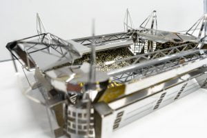 Chromblech Modell Signal Iduna Park (Westfalenstadion) im Sprechzimmer der Praxis Dr. med. Björn Geldmacher am Westfalendamm in Dortmund